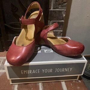 Dansko Tiffani sandals, size 39